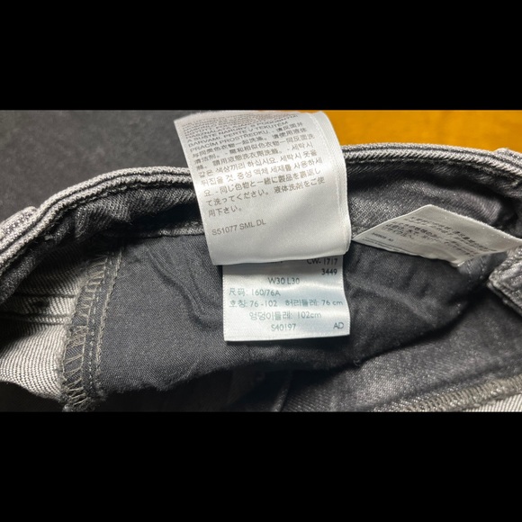 Levi’s • Black Wash High Rise Skinny Jean - Picture 5 of 9